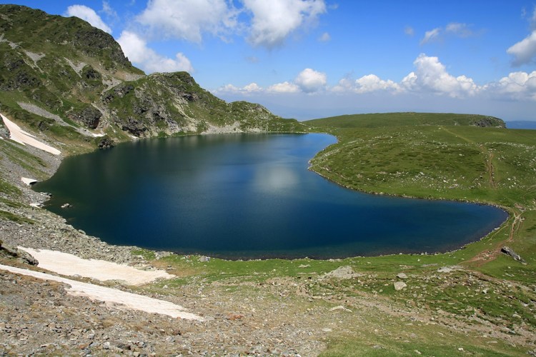 "The Kidney" is the lake with the steepest shores of the entire group