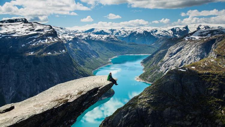 norway-trolltunga-mountain-rend-tccom-966-544